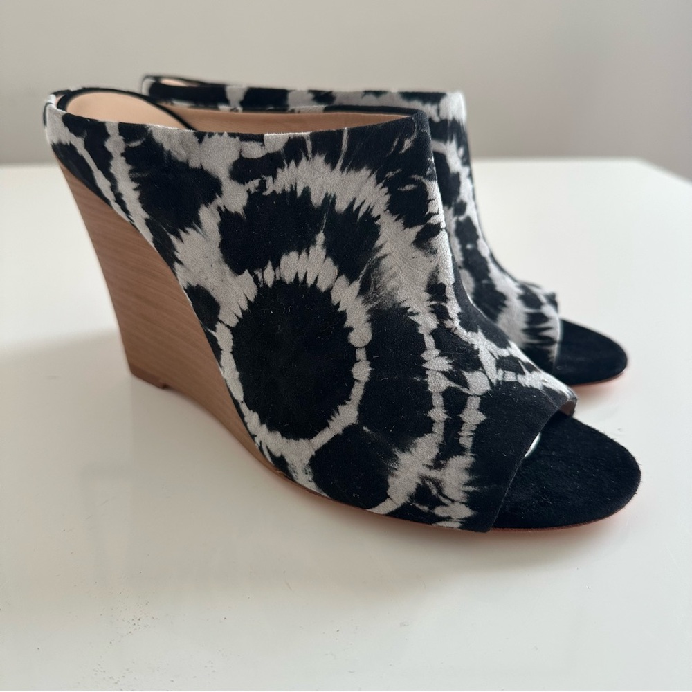 Anthropologie Brand Eight Fifteen Black and White tie dye suede Wedge Sandals
